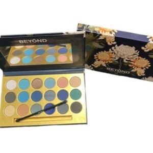Blue and Gold Eyeshadow Palette with Matte and Shimmer Finishes